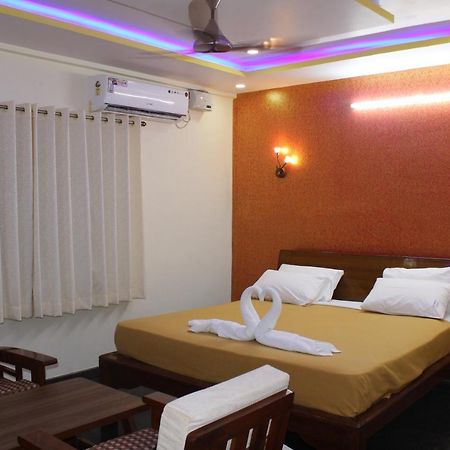 קאנאקאפורה Golden Pride Hotel מראה חיצוני תמונה