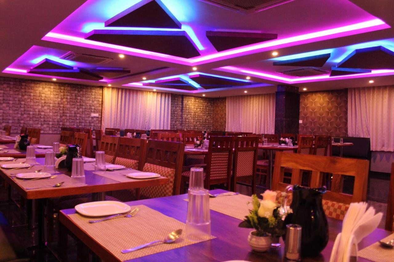 קאנאקאפורה Golden Pride Hotel מראה חיצוני תמונה