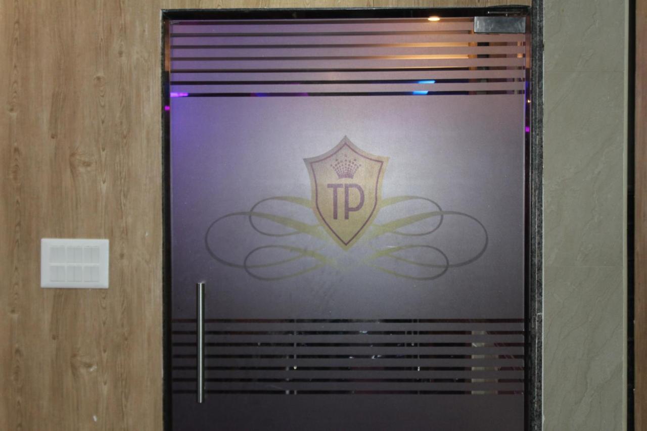 קאנאקאפורה Golden Pride Hotel מראה חיצוני תמונה