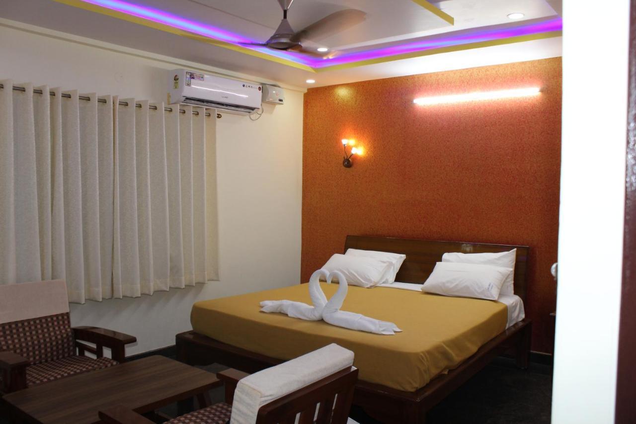 קאנאקאפורה Golden Pride Hotel מראה חיצוני תמונה