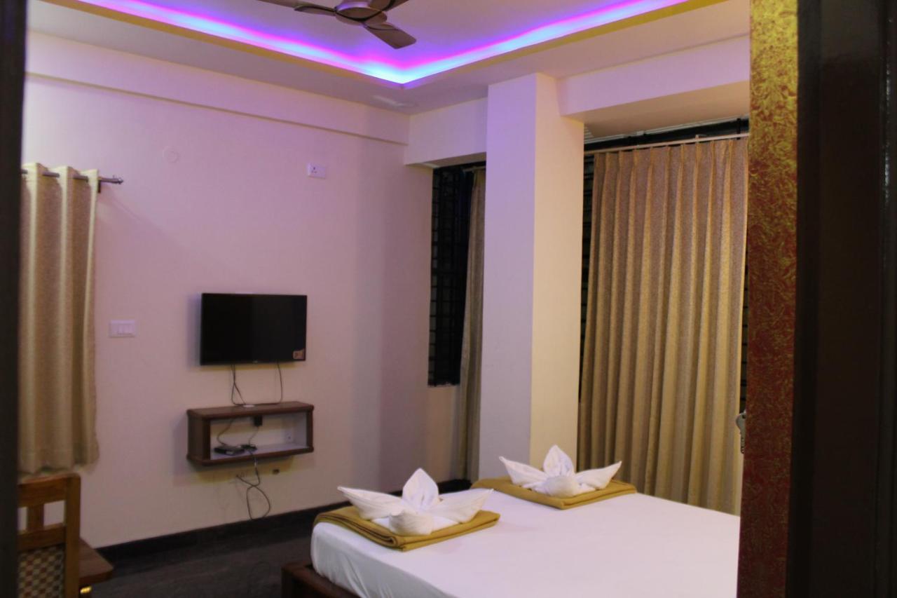 קאנאקאפורה Golden Pride Hotel מראה חיצוני תמונה