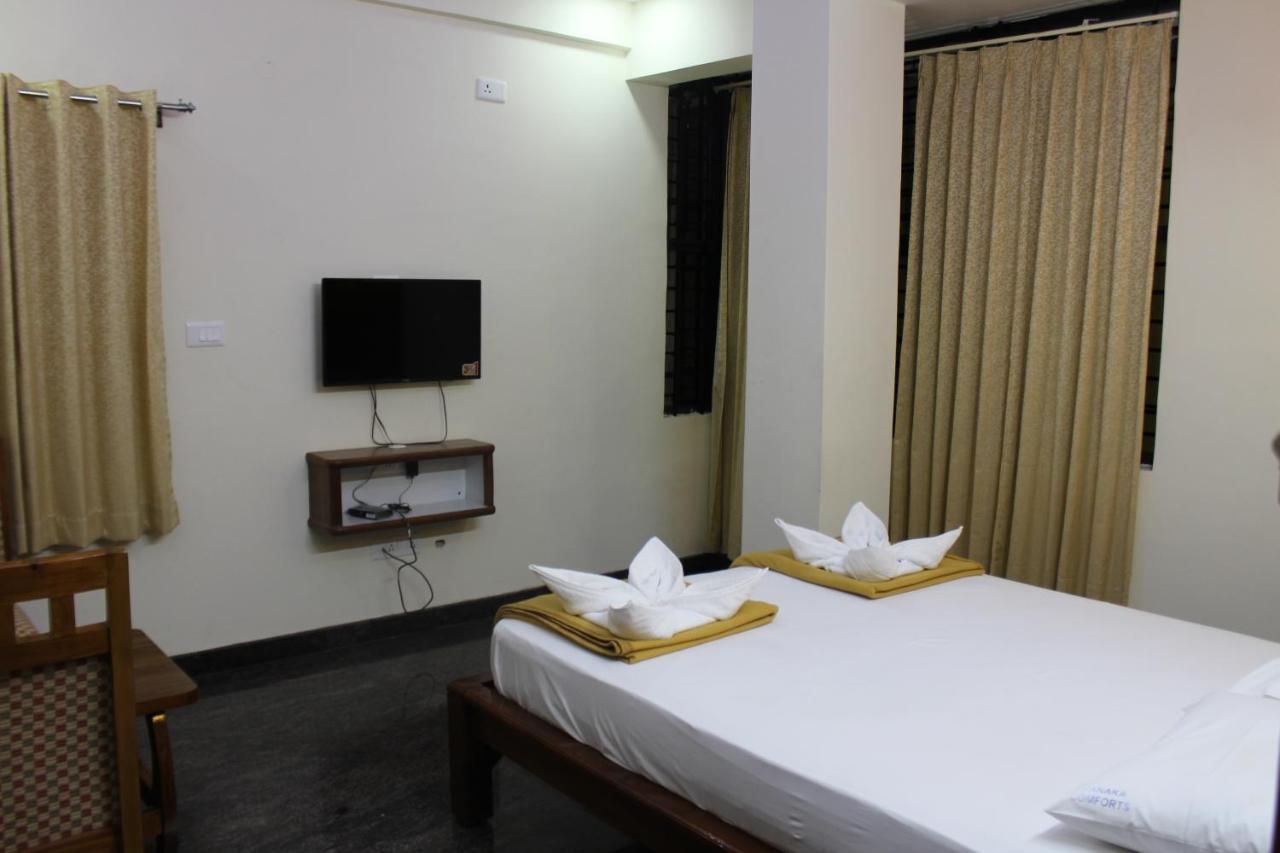 קאנאקאפורה Golden Pride Hotel מראה חיצוני תמונה