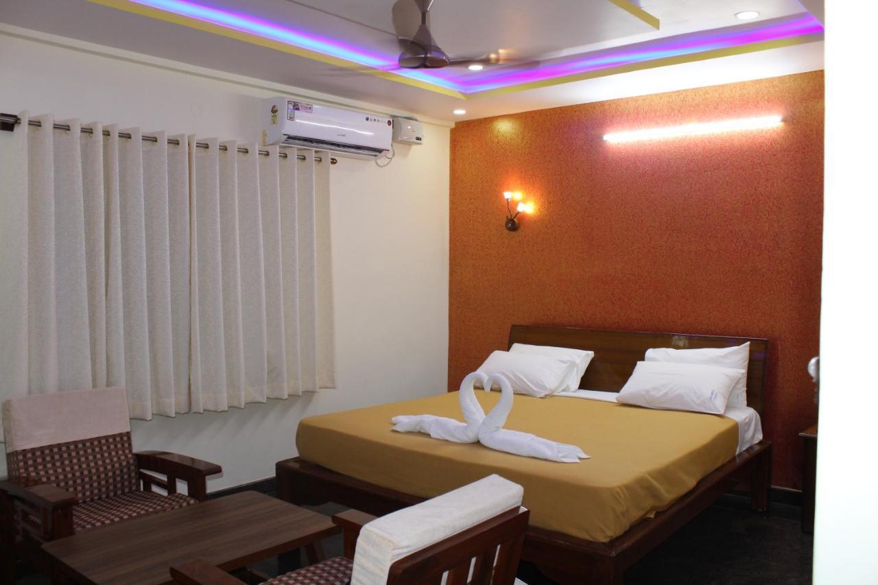 קאנאקאפורה Golden Pride Hotel מראה חיצוני תמונה