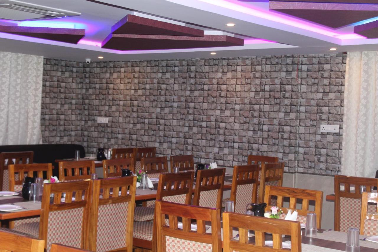 קאנאקאפורה Golden Pride Hotel מראה חיצוני תמונה