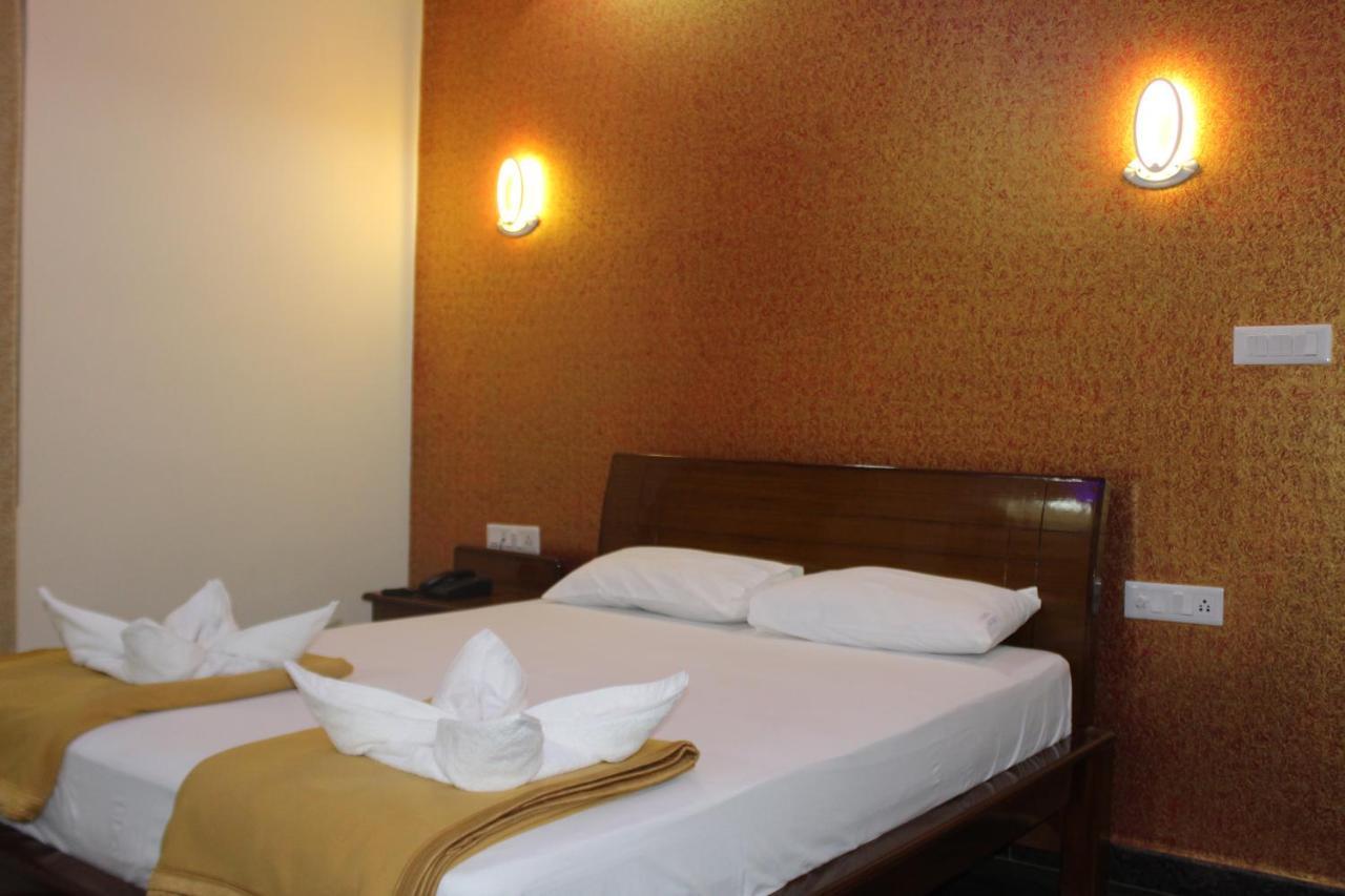 קאנאקאפורה Golden Pride Hotel מראה חיצוני תמונה